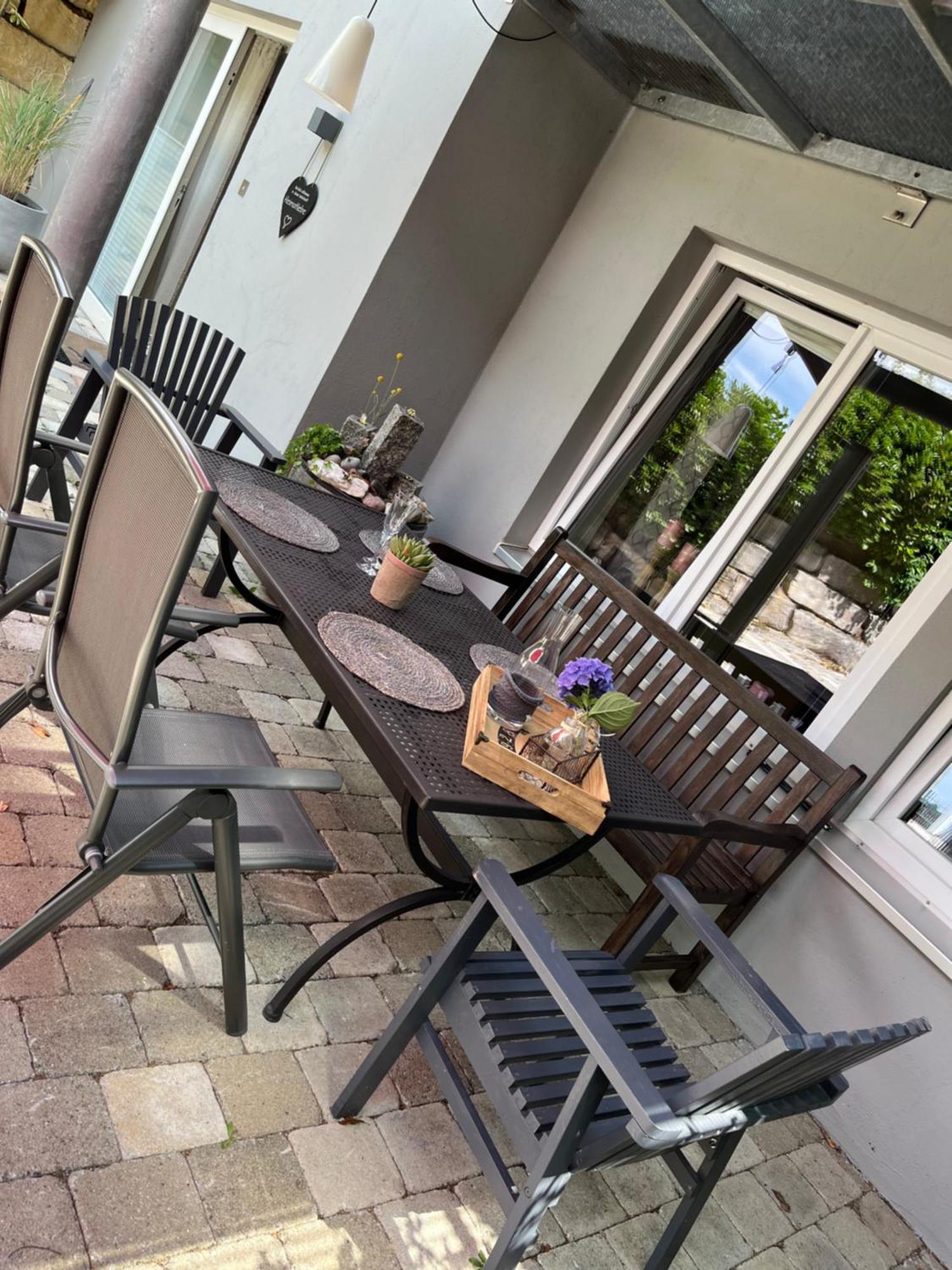 Schoene Ferienwohnung 2,5 Zimmer In Stadtnaehe Mit Eigenem Hofgarten Balingen Luaran gambar